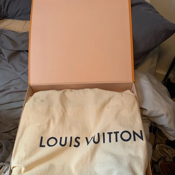 Louis Vuitton Neverfull Bag and Wristlet - Picture 8 of 14